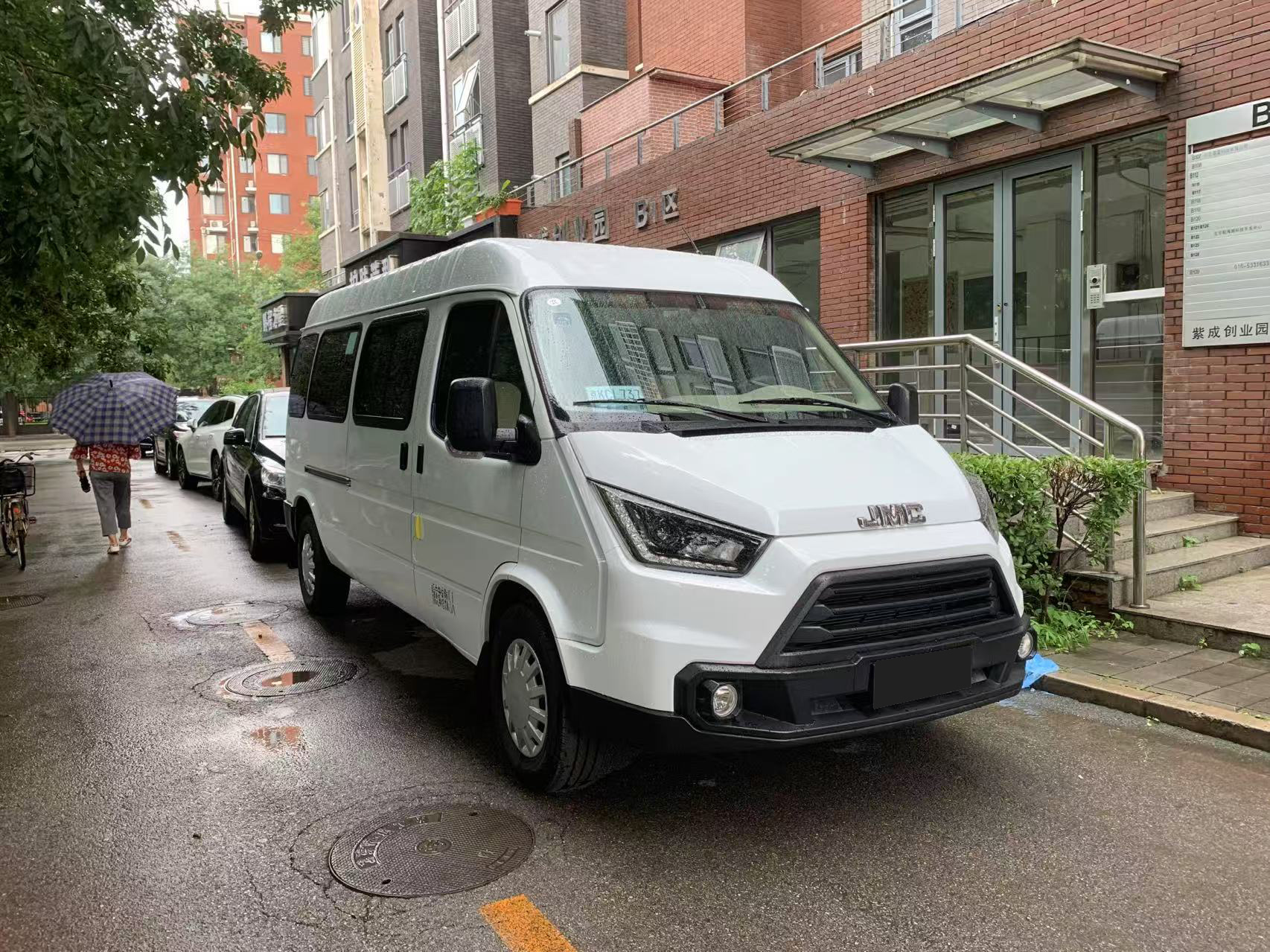 北京班车租赁：员工满意度高的通勤方案(图1)